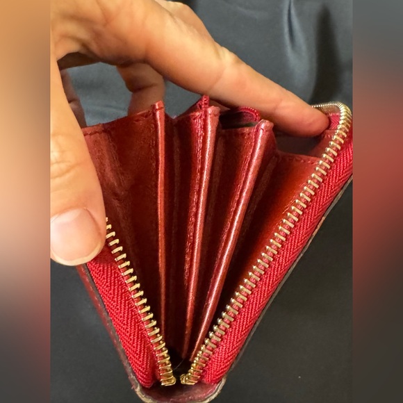 Gucci Red Leather Zippy with Gold Heart Charm Wallet - Picture 12 of 14